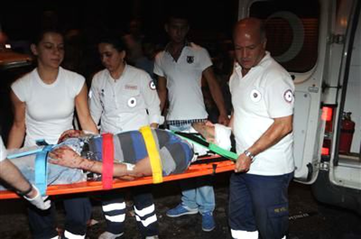 Otoyolda Otomobil Tır\'a Arkadan Çarptı: 5 Ölü, 2 Yaralı