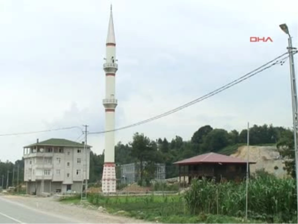 Rize\'de Köylüler Camisiz Minareyi Yıktırmıyor