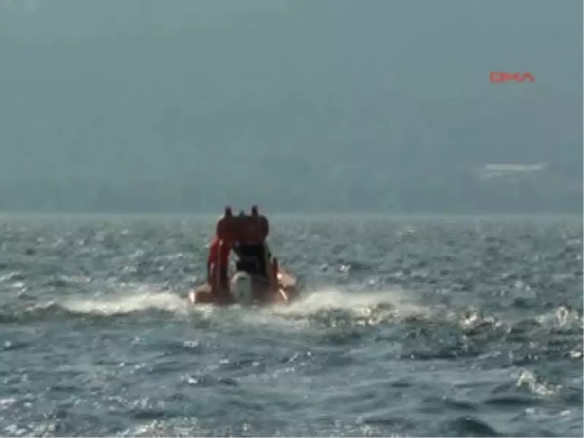 Sapanca Gölünü Botla Geçmek İsteyen 3 Genç Mahsur Kaldı