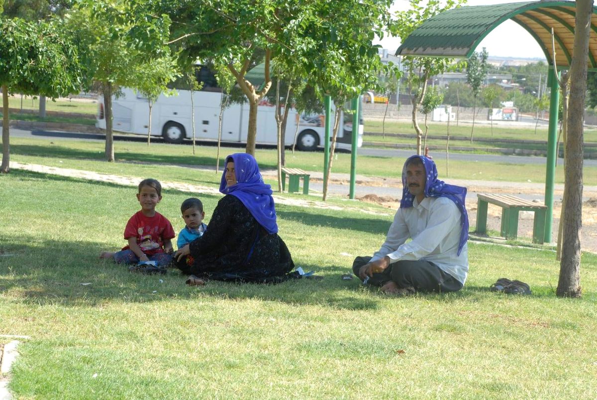 Siverek\'te Sıcaktan Bunalanlar Parklara Koştu
