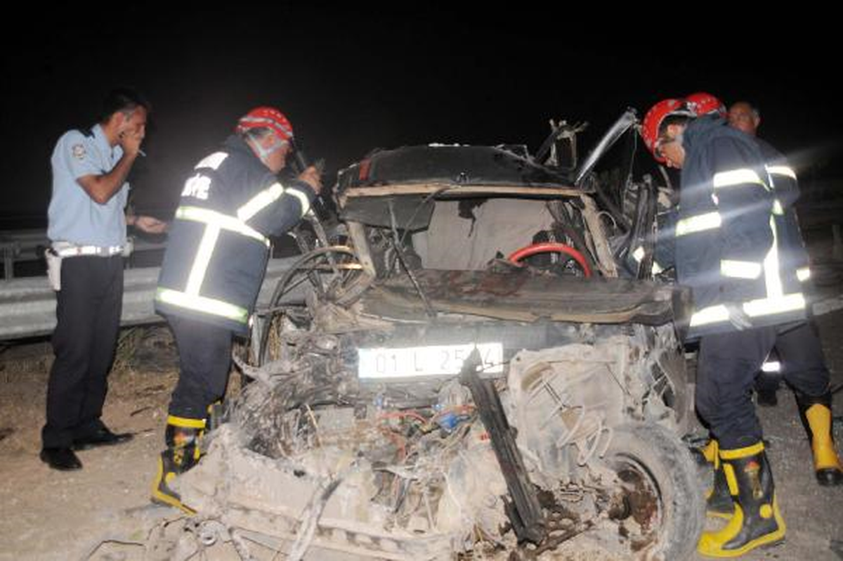 Tır, Otomobile Çarptı: 4 Yaralı