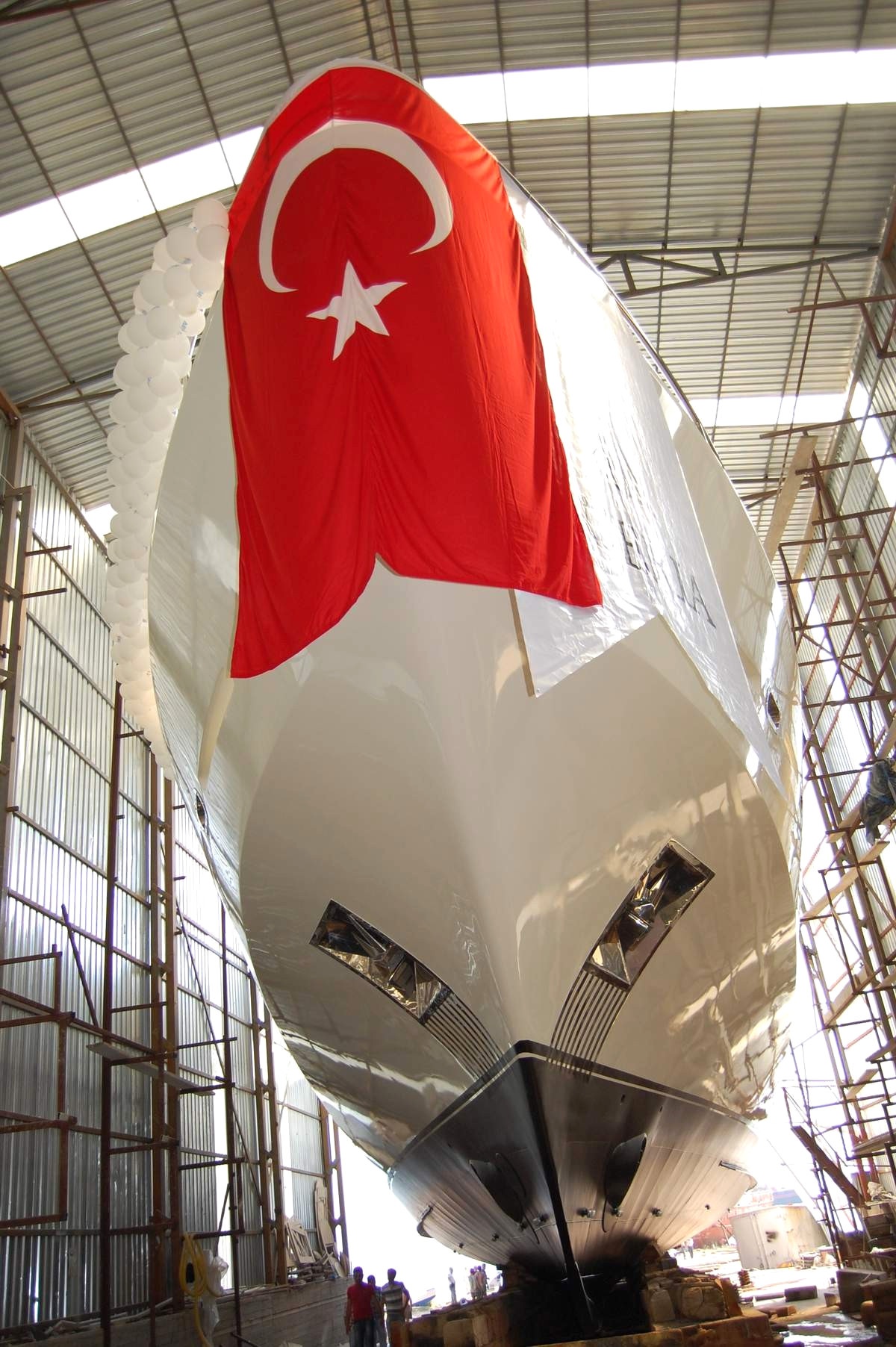 Türk Bayraklı En Büyük Yat Denize İndirildi