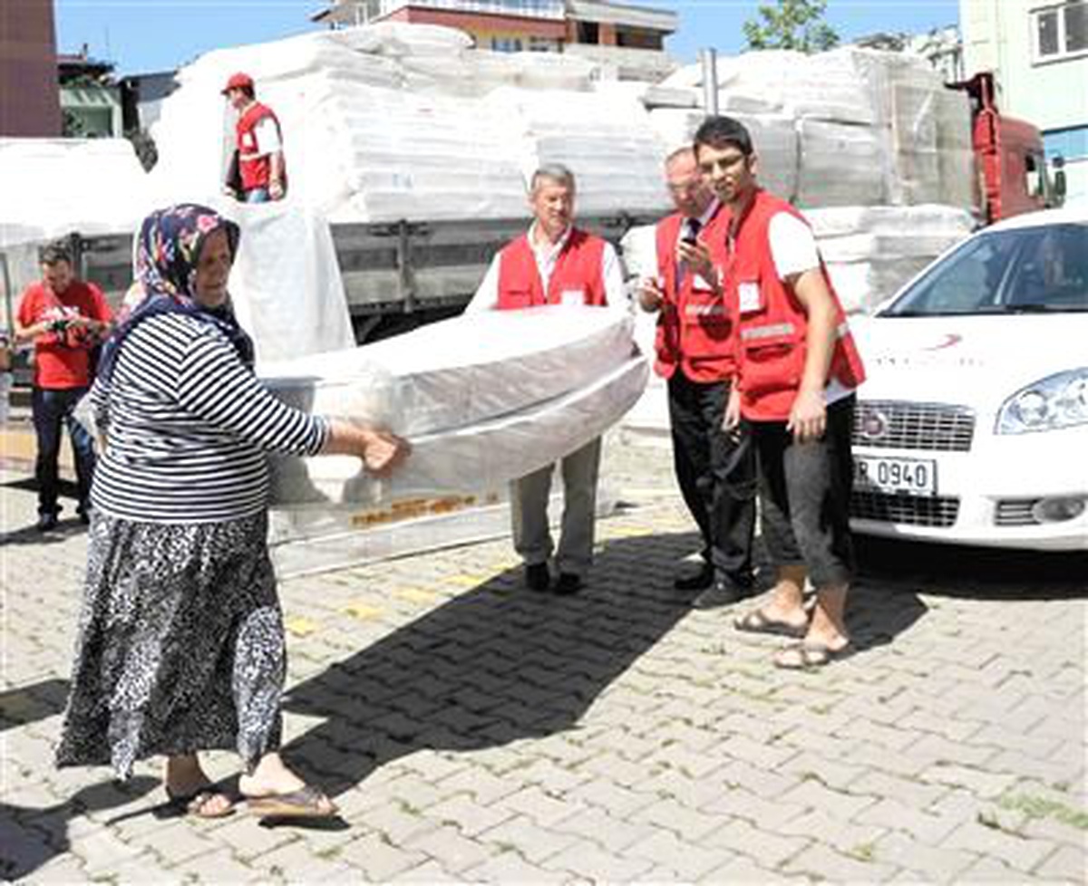 Türk Kızılayı\'ndan Samsun\'daki Su Baskınlarına Acil Müdahale