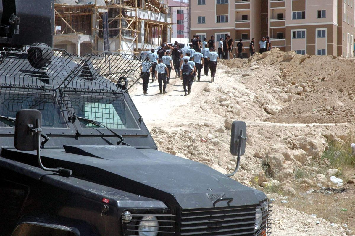 Van\'da Kavga: 1\'i Polis 3 Yaralı
