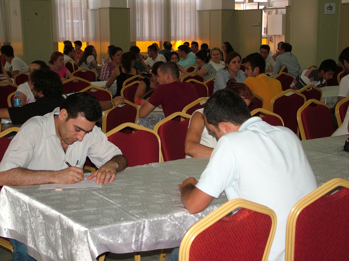 Yabancı Öğretmenlerin Vereceği İngilizce Kursuna Katılacak Kursiyerler Sınava Tabi Tutuldu