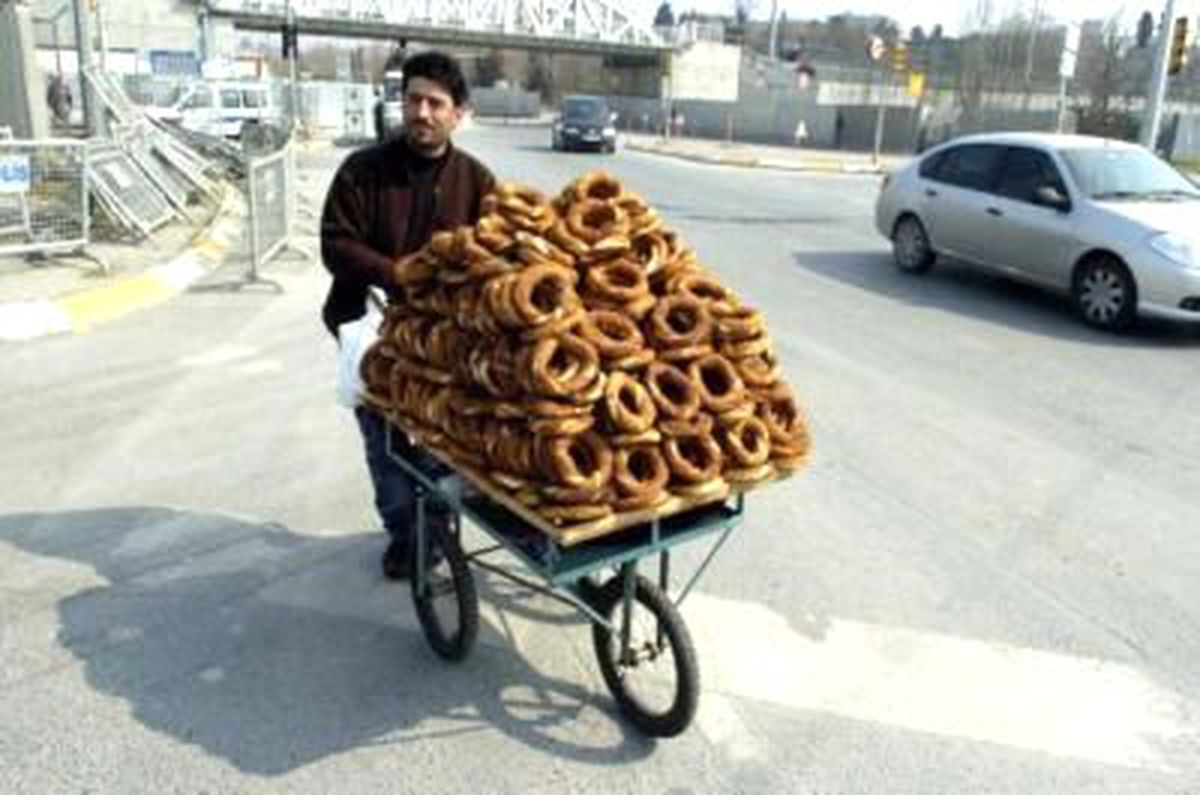 Yüksek Sesle Bağırıp Simit Satması Pahalıya Mal Oldu