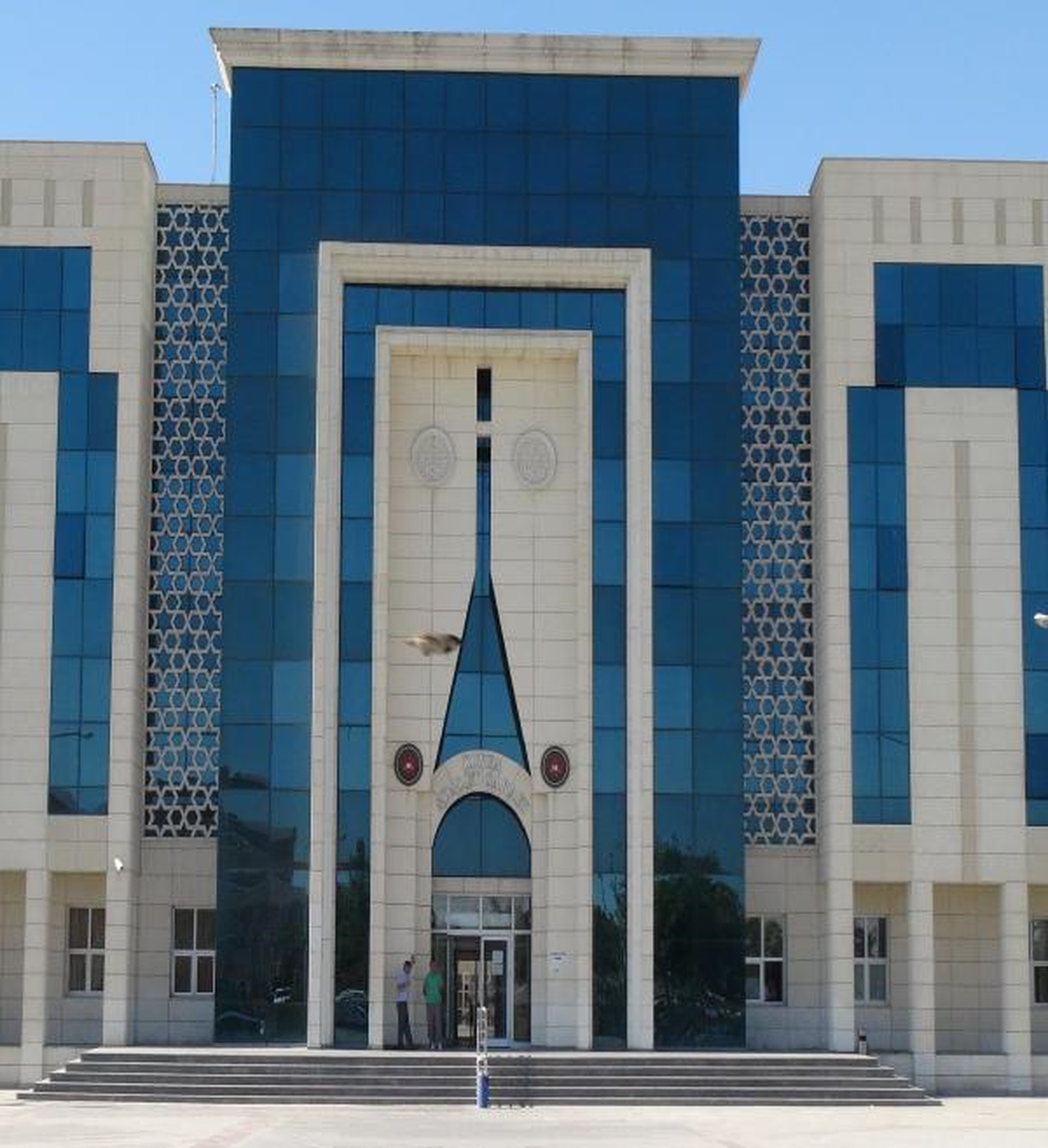 Adliyenin 3\'üncü Katından Atlayan Şüpheli Ağır Yaralandı