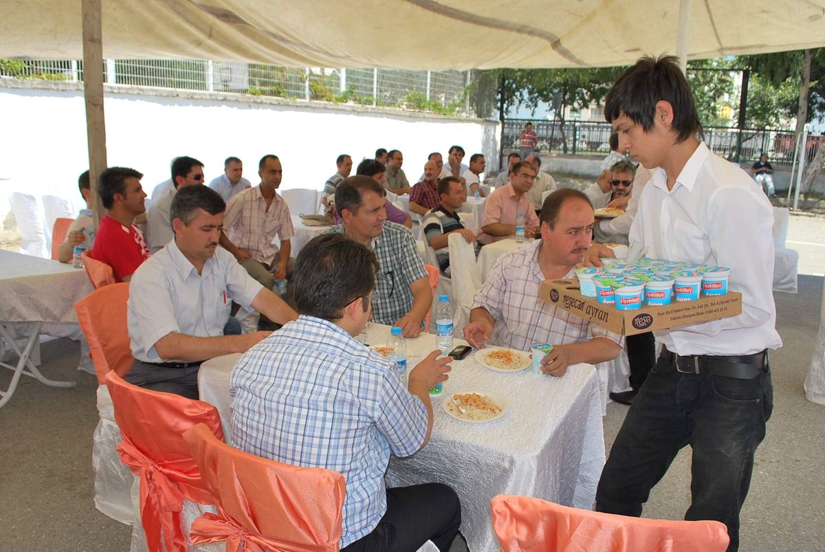 Ak Partili Vekiller Pilav Gününde Buluştu