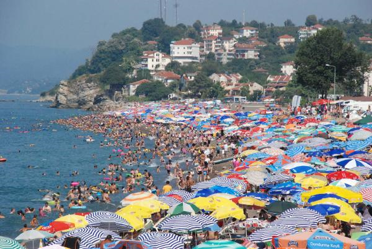 Akçakoca Sahilleri Tıklım Tıklım