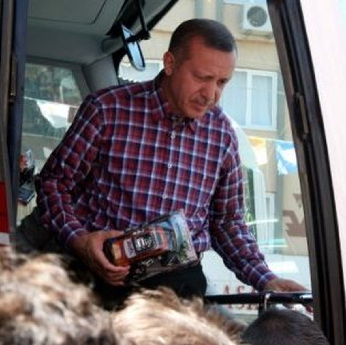 Başbakan Erdoğan Çocuklara Oyuncak Dağıttı