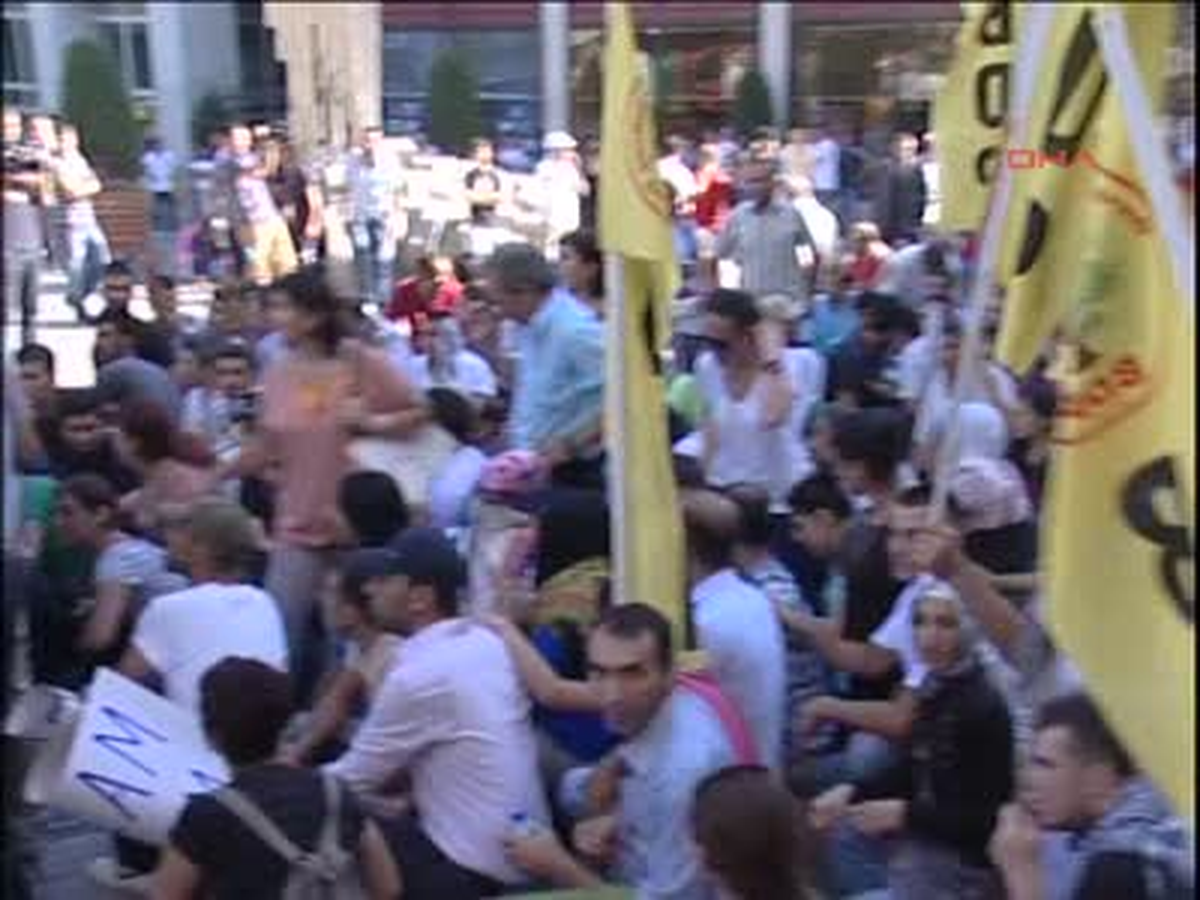 BDP\'den Taksim\'de Diyarbakır Protestosu
