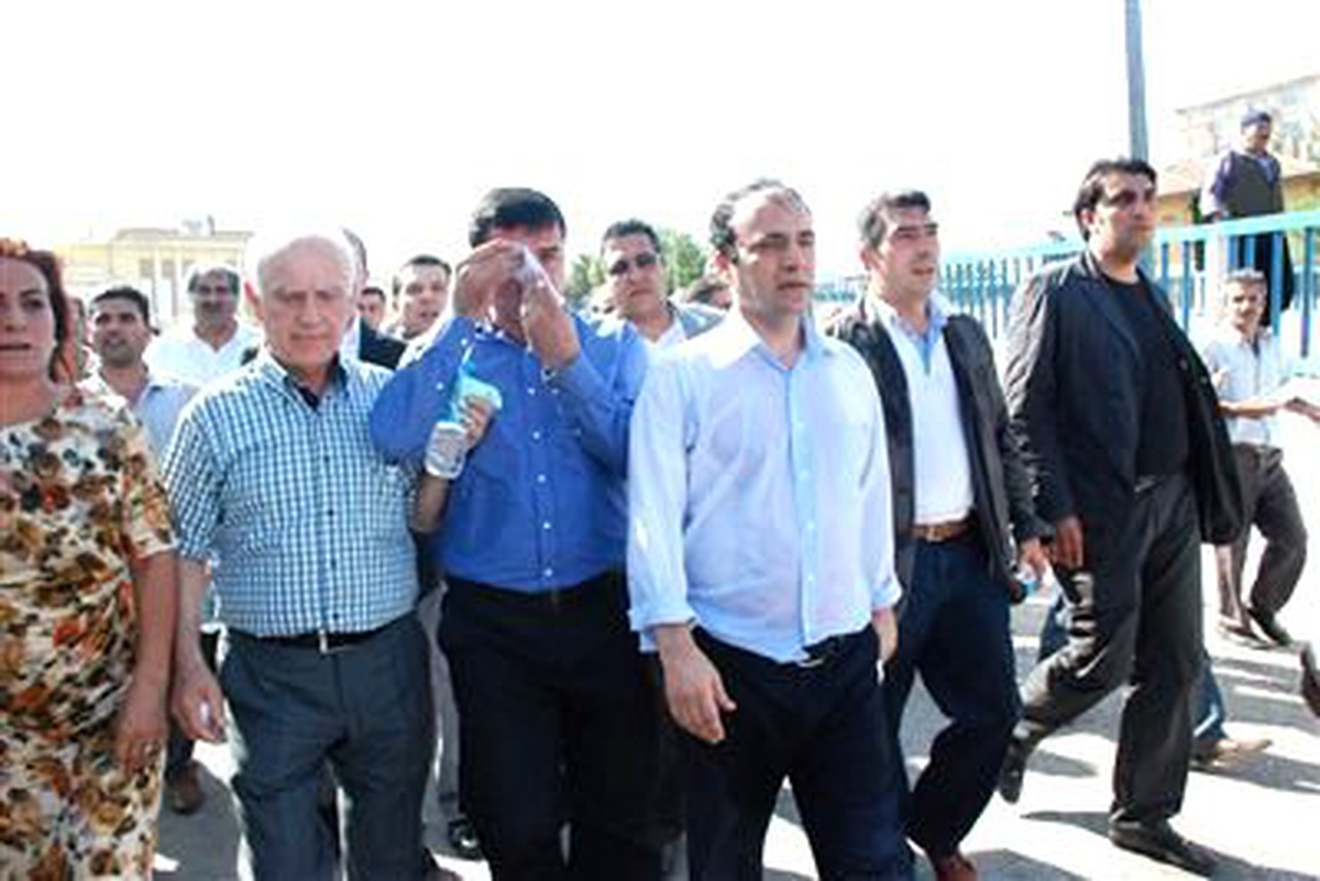 BDP\'li Demirtaş ve Osman Baydemir Tazyikli Sudan Etkilendi