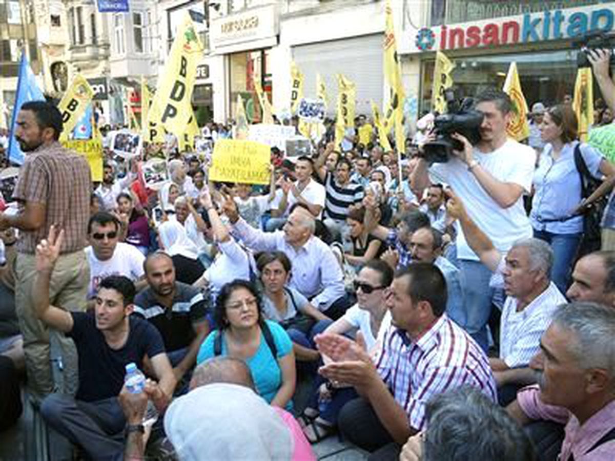 Beyoğlu\'nda \'Diyarbakır Protestosuna\' Polis Engeli