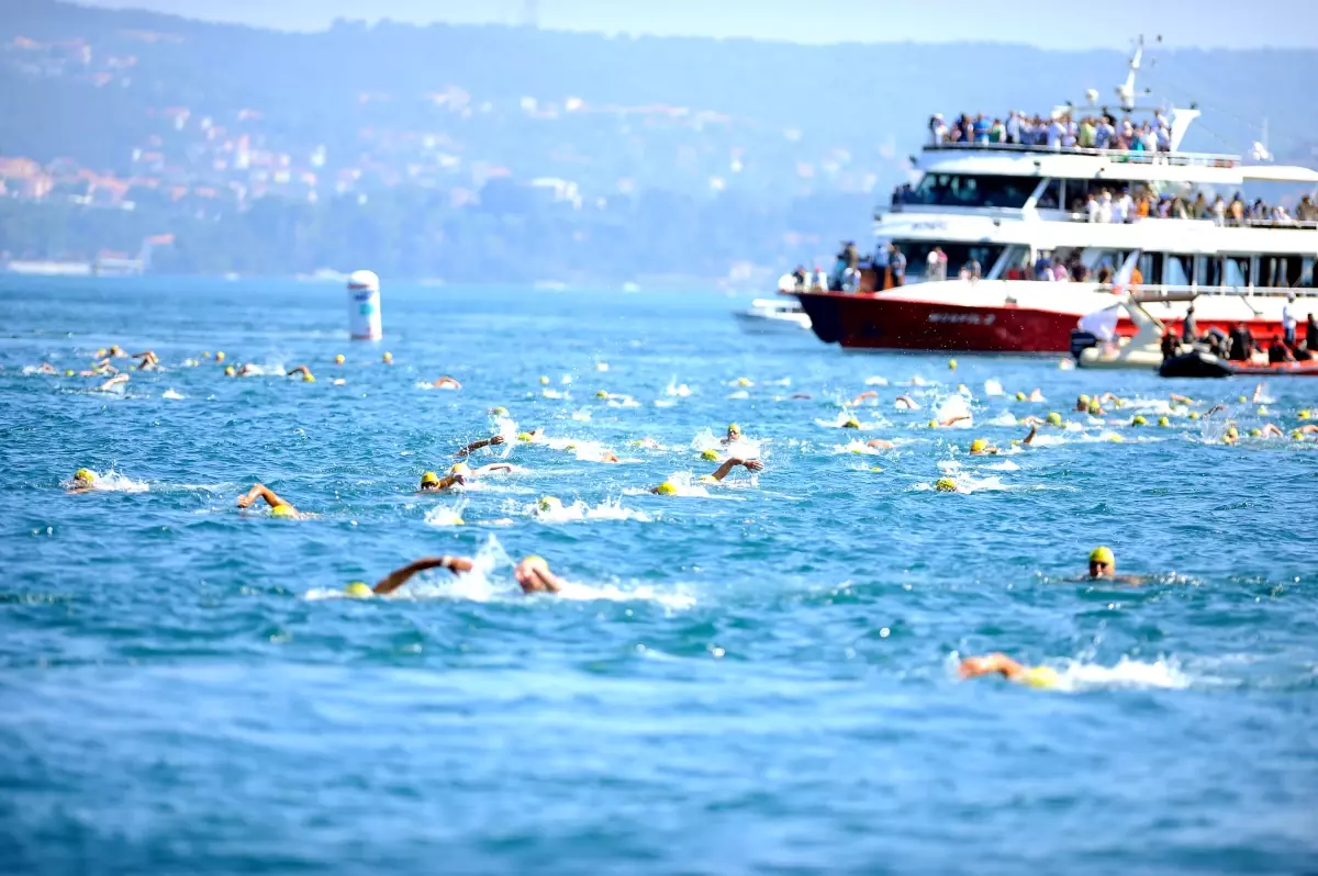 Binlerce Sporcu Boğazın Serin Sularında Kulaç Attı