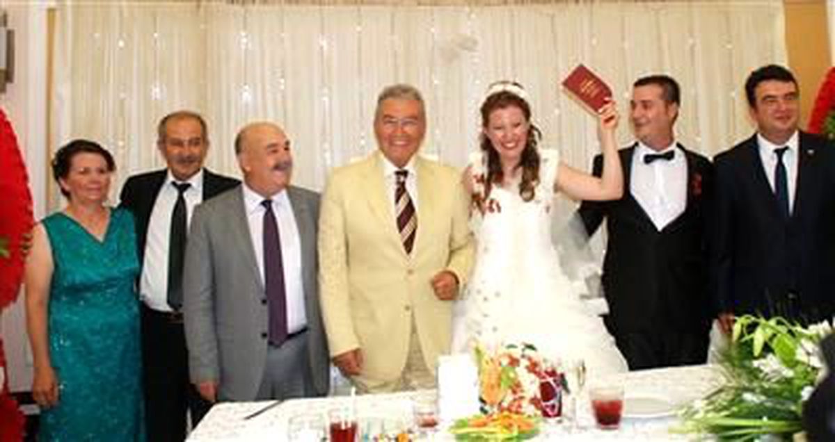 CHP Eski Genel Başkanı Baykal Didim\'de Nikah Şahitliği Yaptı