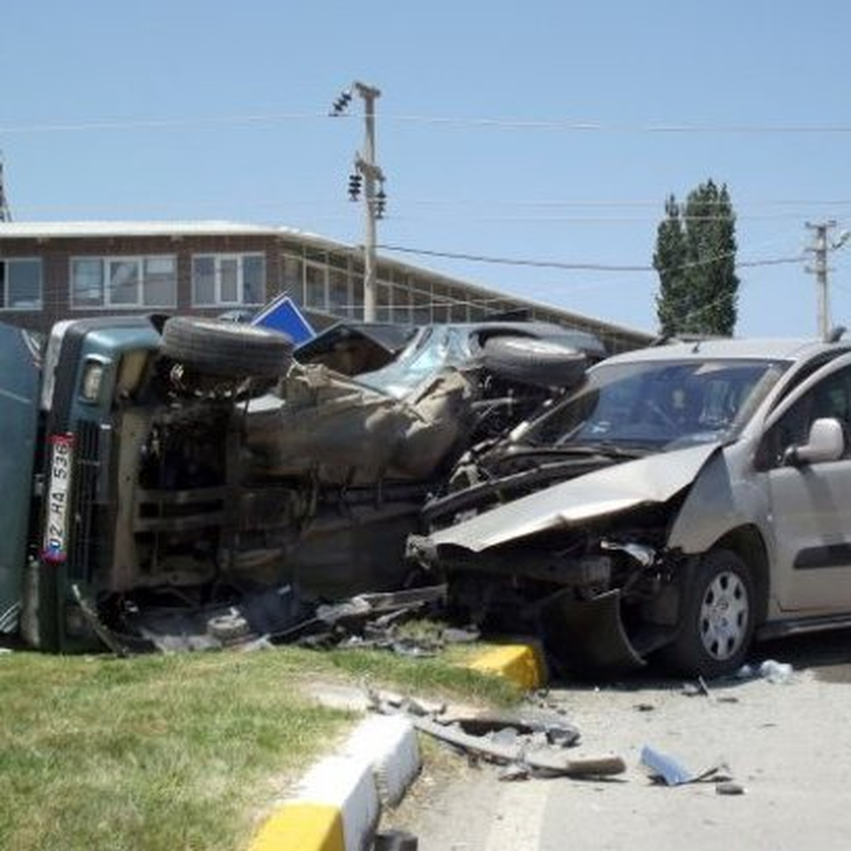 Düğün Konvoyda Kaza: 2 Yaralı