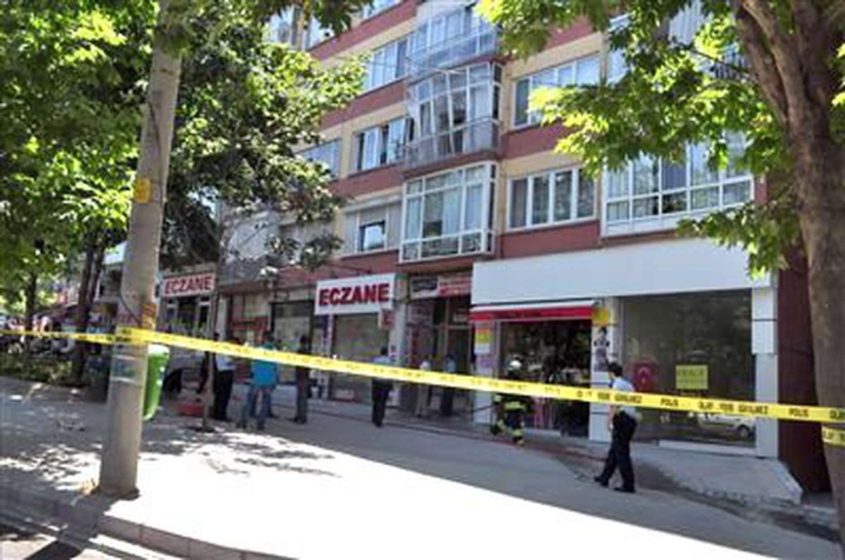 Eskişehir\'de Mutfak Tüpünden Sızan Gaz Patladı: 2 Yaralı