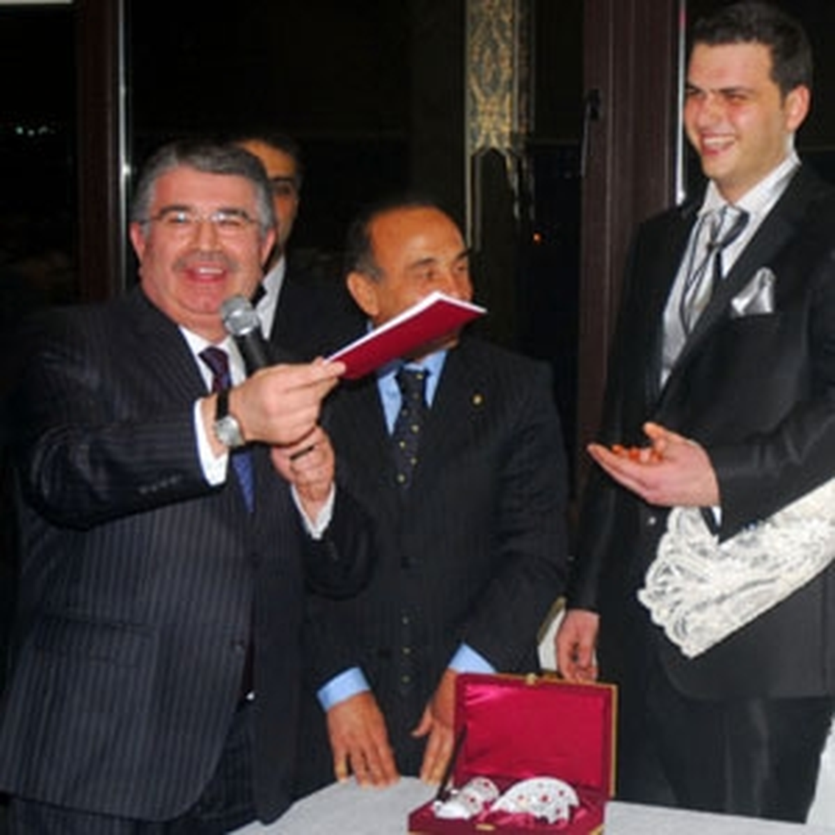 İçişleri Bakanı Şahin, Gazeteci Çiftin Nikah Şahidi Oldu