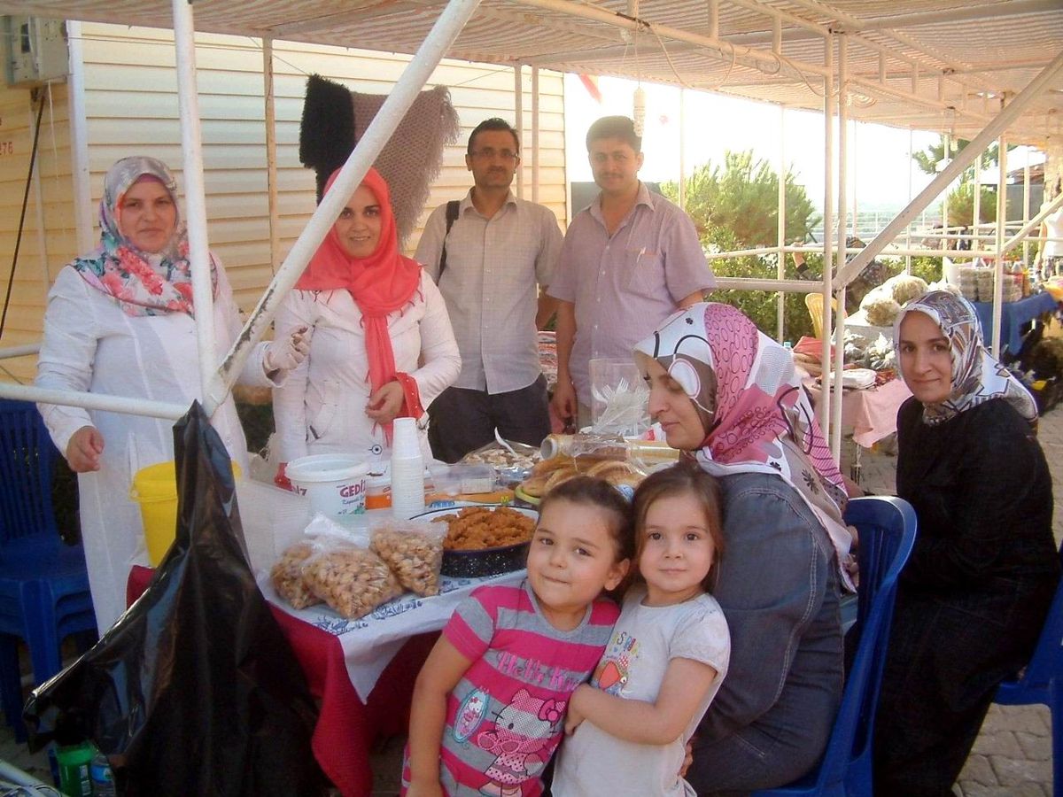 İhtiyaç Sahibi Öğrenciler İçin Stant Açtı