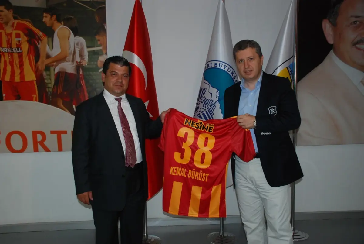 KKTC Bakanı Dürüst Kayseri\'yi Gezdi