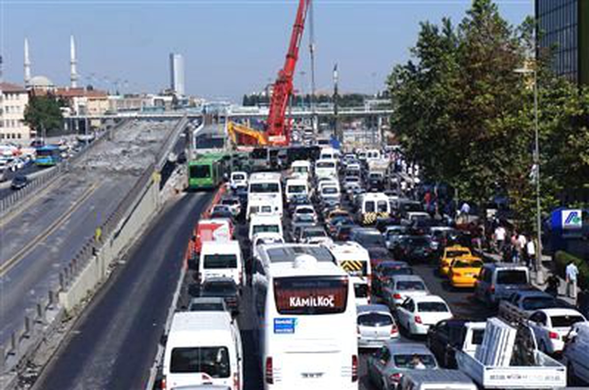 Metrobüs Manevra Yolunun Çökmesinin Hemen Ardından İlk Görüntüler
