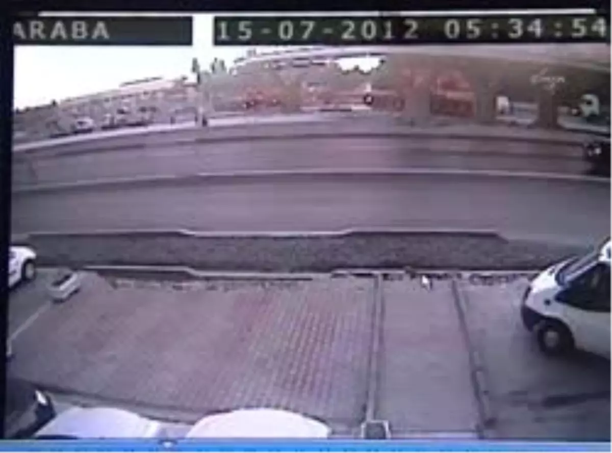 Metrobüs Üst Geçidi Çöktü, Trafik Felç Oldu