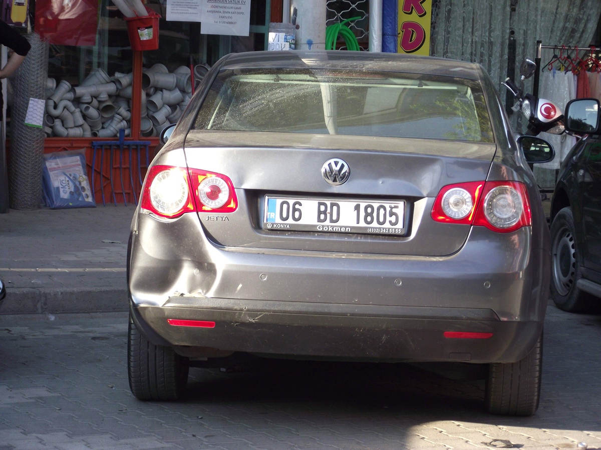 Motosiklet Otomobile Çarptı: 2 Yaralı