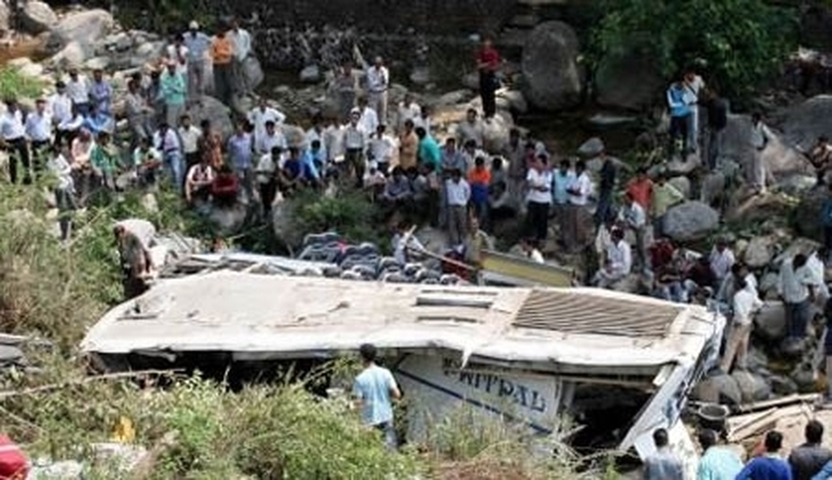 Nepal\'de Otobüs Yoldan Çıktı: 35 Ölü