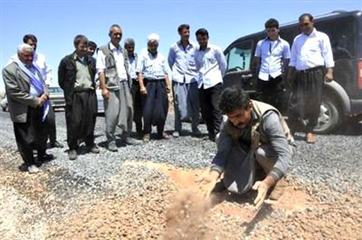 Şanlıurfa Siverek\'te Köylülerin Bozuk Yol İsyanı