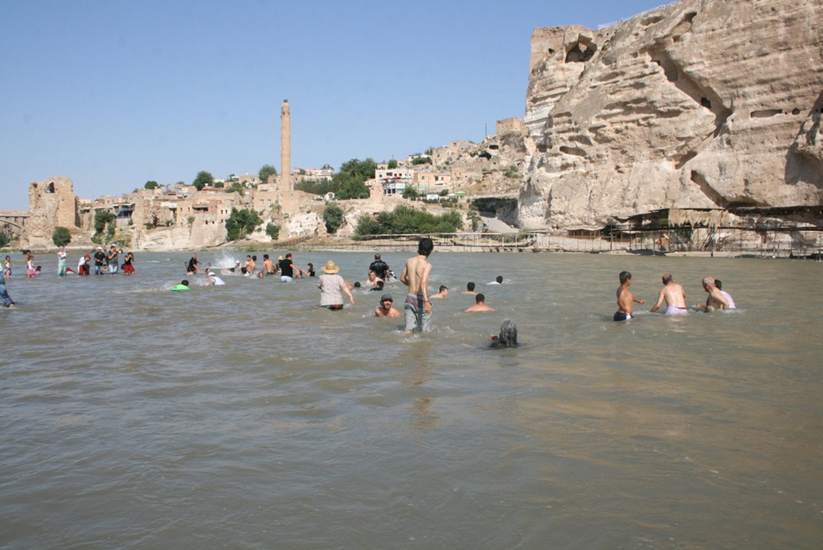 Sıcaktan Bunalan Dicle\'ye Koştu