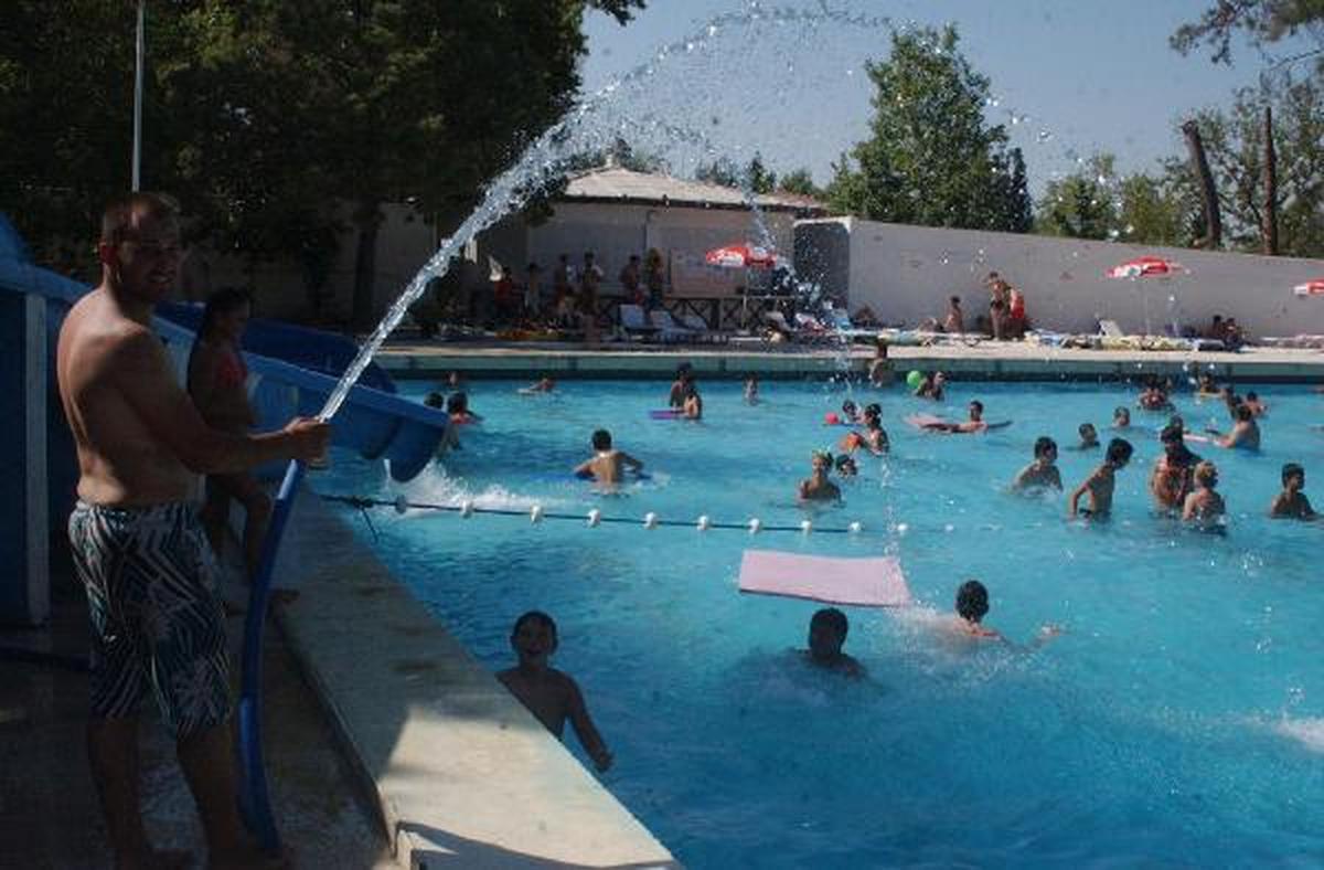 Sıcaktan Kaçanlar Havuzları Doldurdu