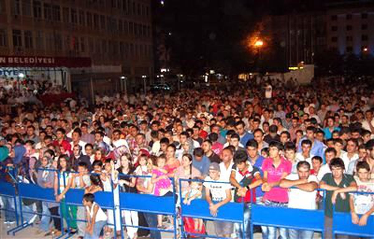 Uğur Işılak, Adıyamanlıları Coşturdu