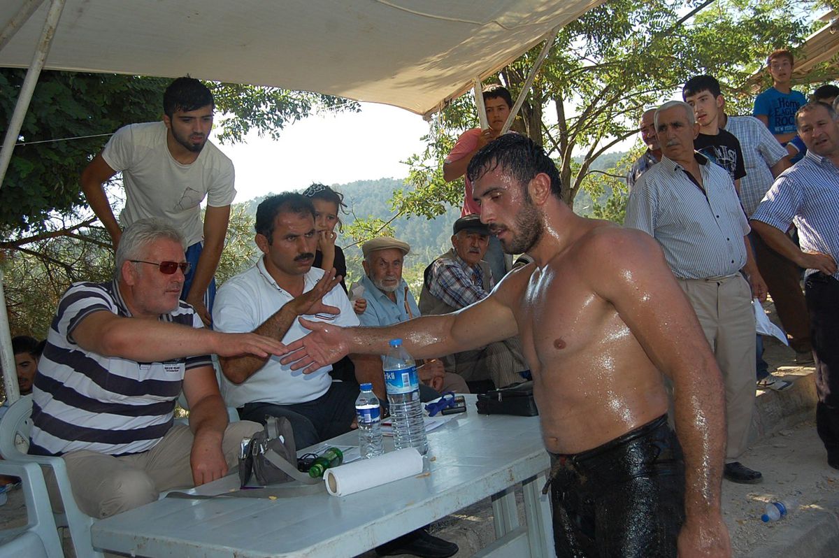 Yağlı Güreşlerde Kavga