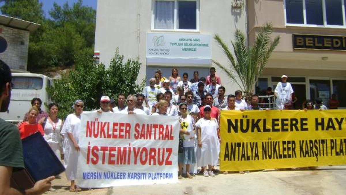 Akkuyu Nükleer Santrali\'ne Kefenli Protesto