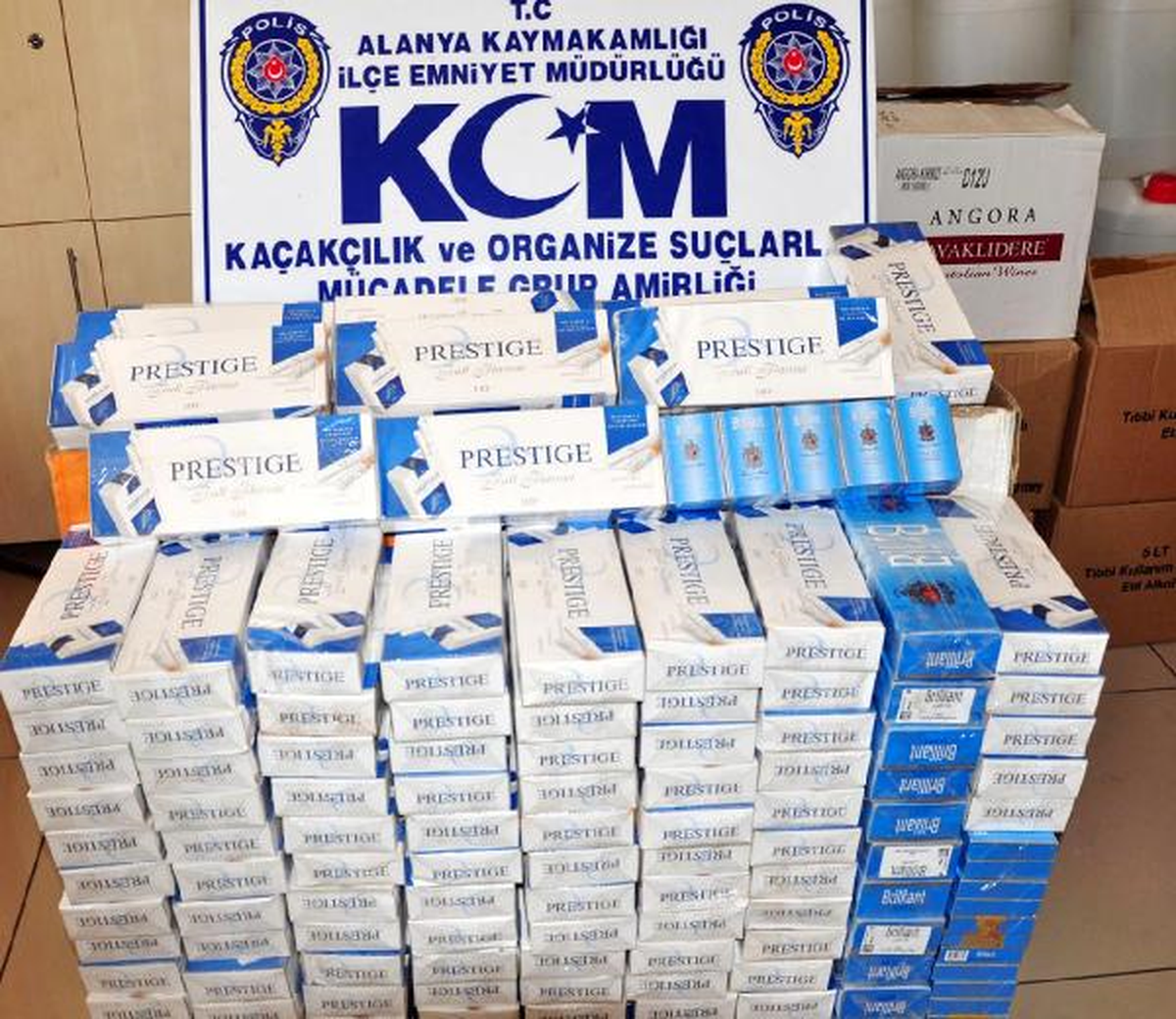 Alanya\'da 3 Bin 820 Paket Kaçak Sigara Ele Geçirildi