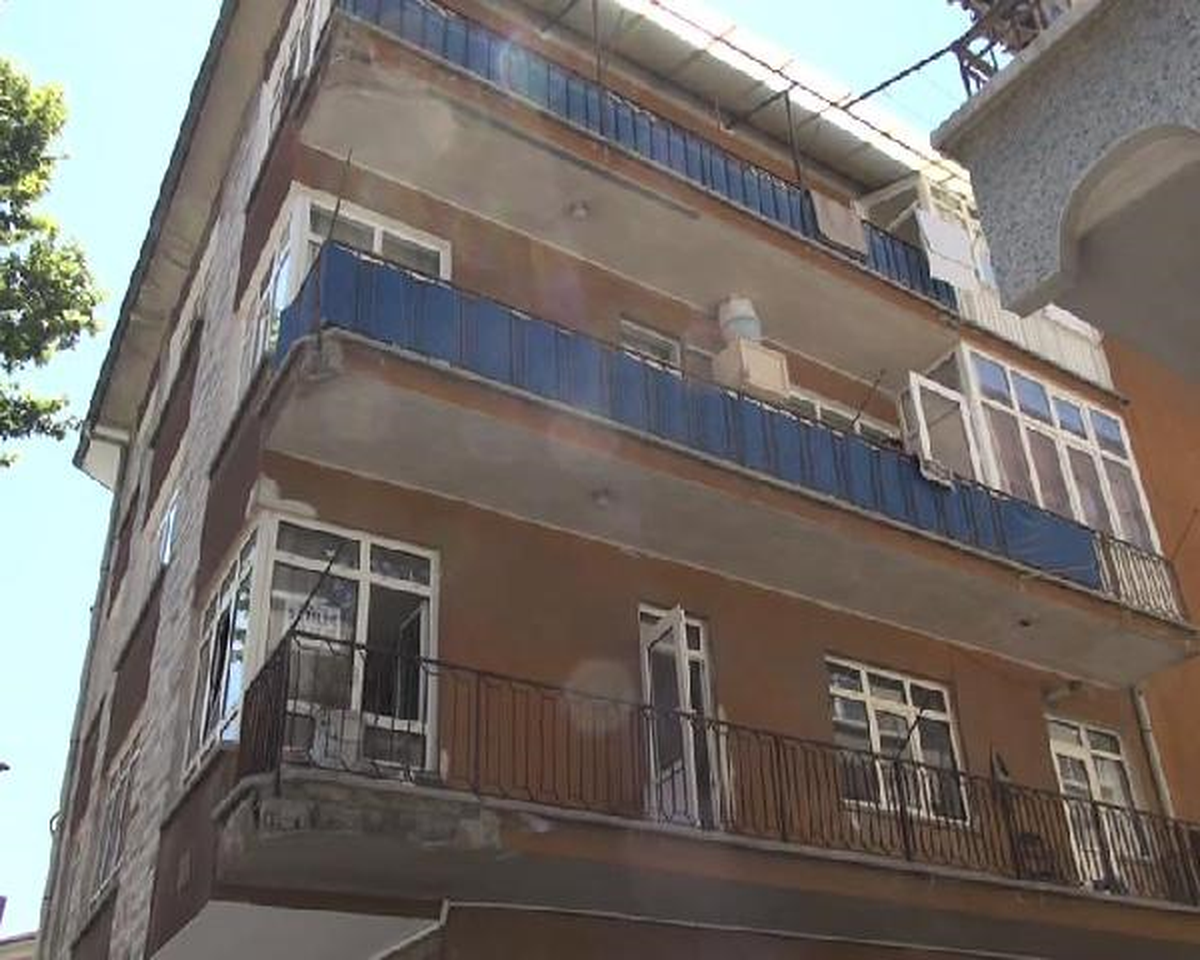 Evde Babasının Cesedini Buldu