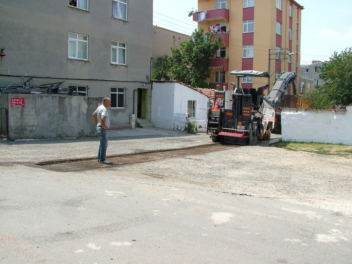 Asfaltlama Çalışmaları Devam Ediyor