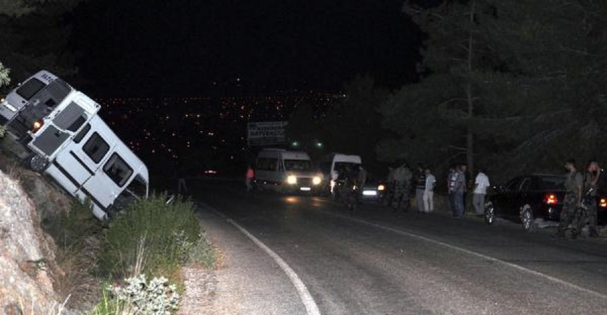 Minibüs Uçuruma Yuvarlandı: 9 Yaralı