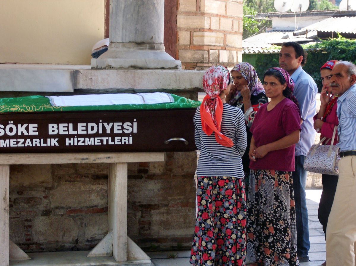 Babasının İşyerinde Boğularak Ölen Minik Yusuf Söke\'de Toprağa Verildi