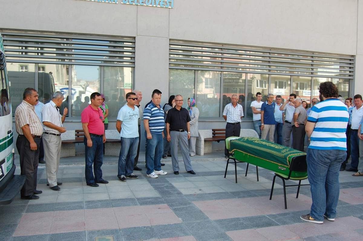 Belediyeden Emekli Olan İşçi İçin DefinTöreni Yapıldı
