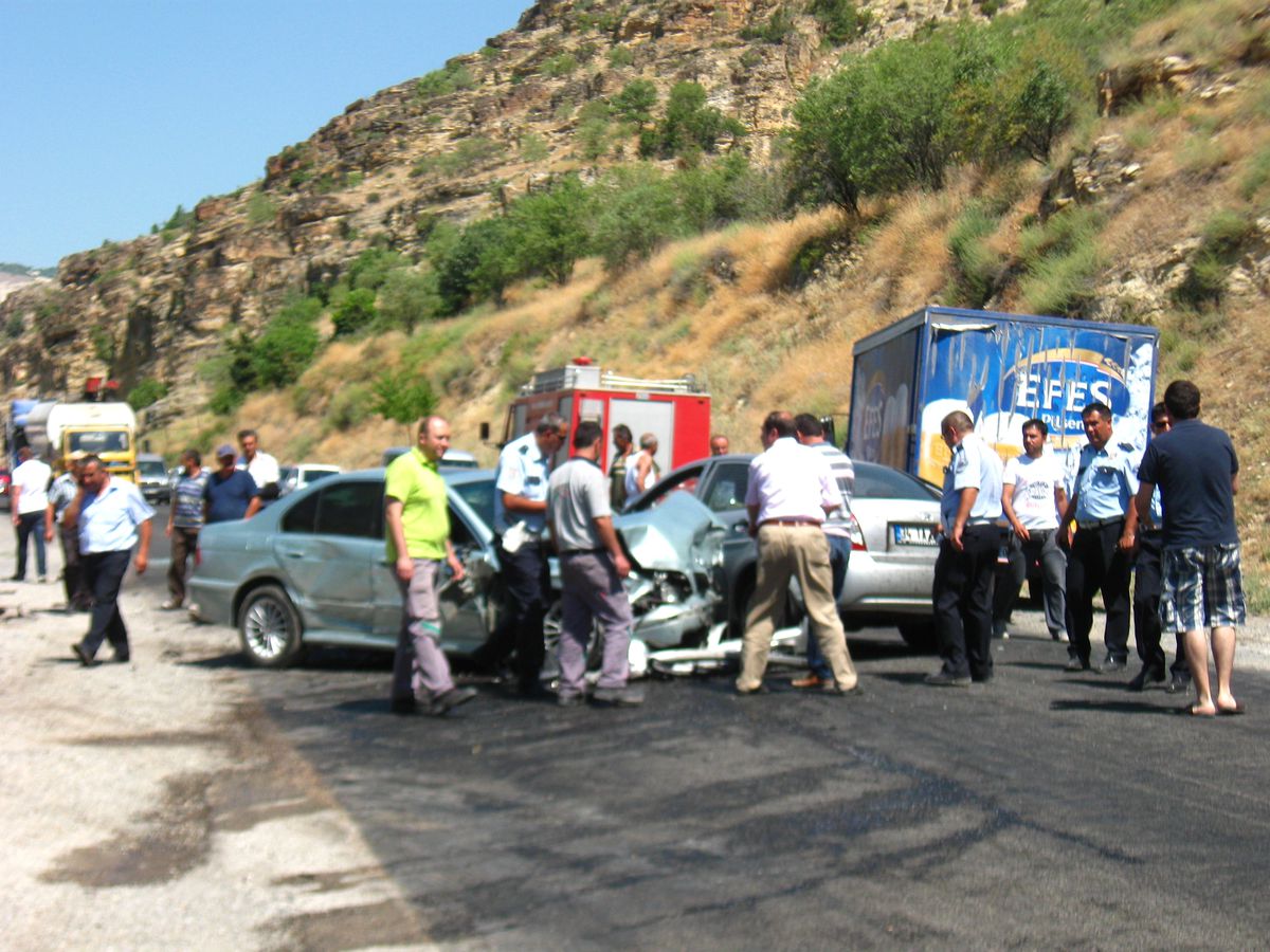 Beypazarı\'nda Trafik Kazası: 3 Yaralı