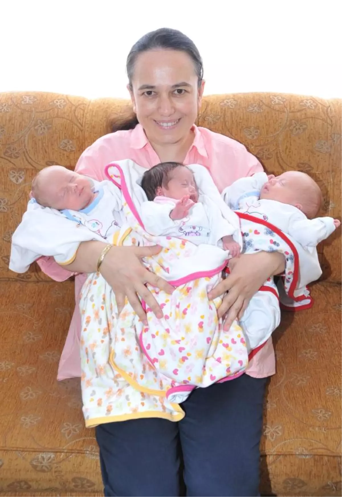 Bombalı Saldırıdan Kurtulup 2 Yıl Sonra Aynı Gün Üçüz Dünyaya Getiren Annenin Mutluluğu