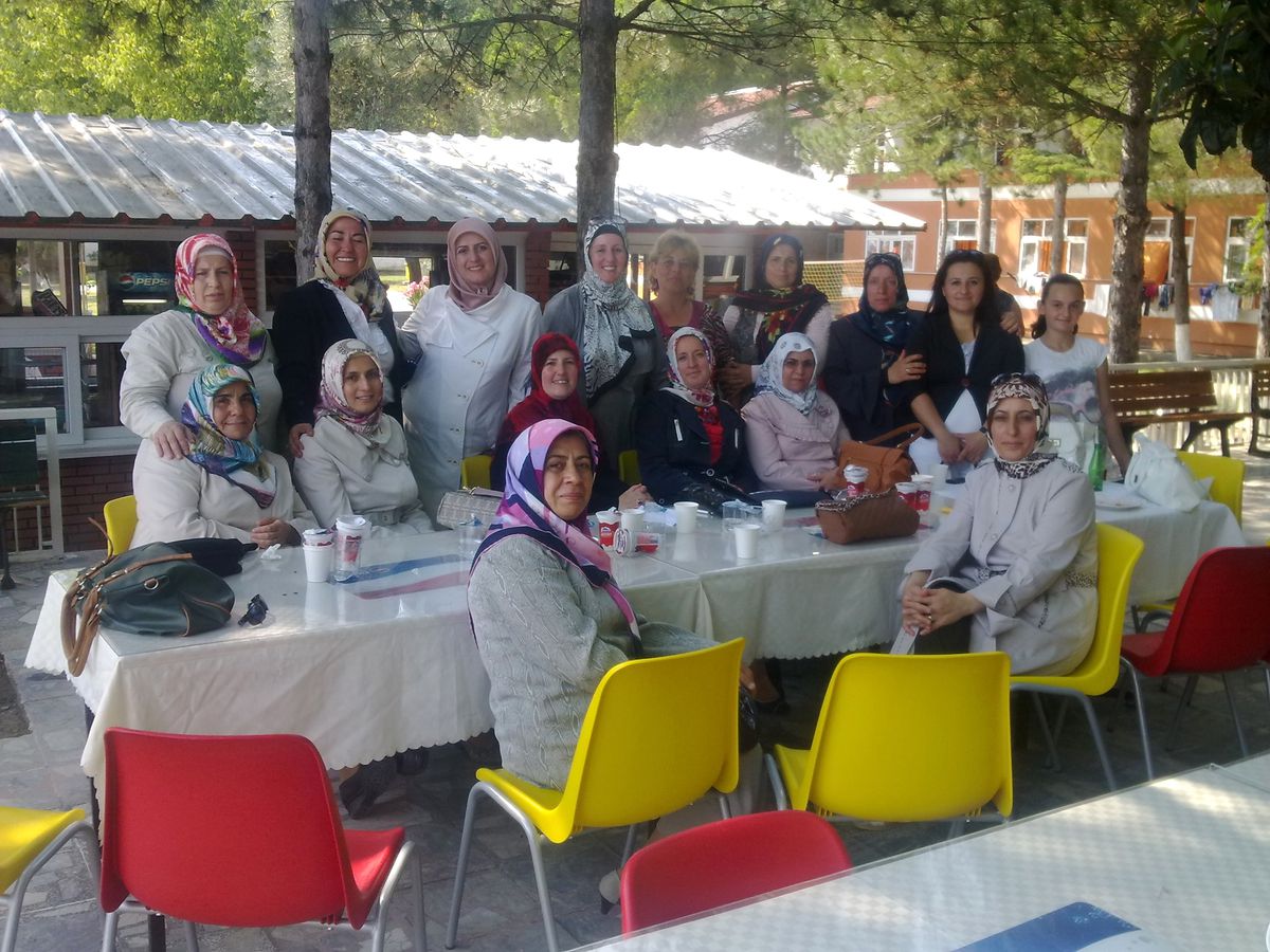 Bursa AK Parti Kadın Kolları Gemlik\'te Bir Araya Geldi