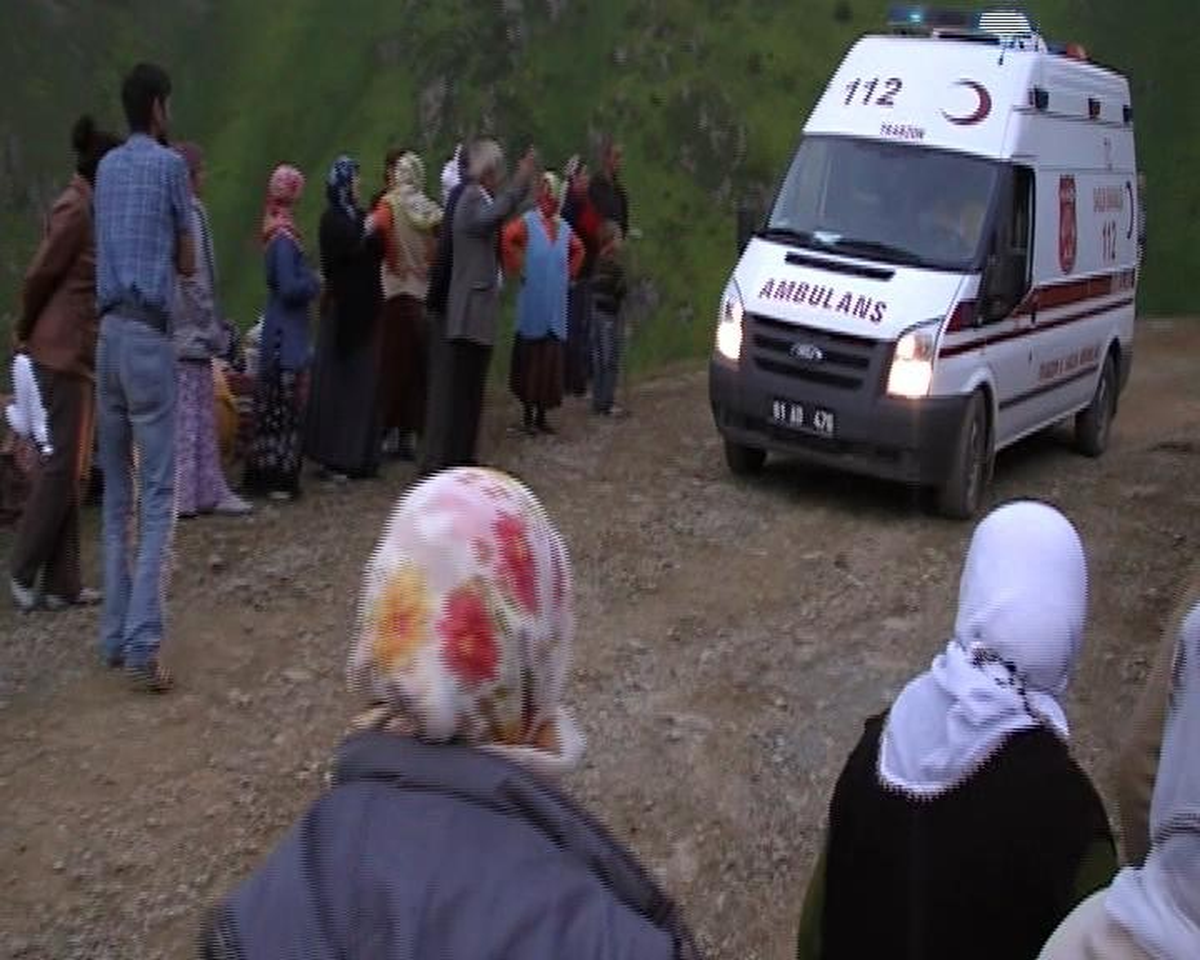 Çaykara\'da Hes Çalışanları ile Köylüler Arasında Gerginlik