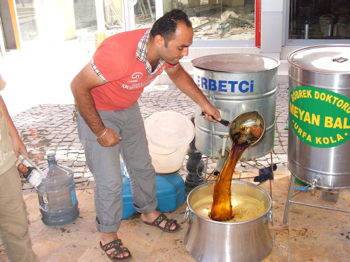Çöl Sıcakları Meyan Şerbeti Satışlarını Artırdı
