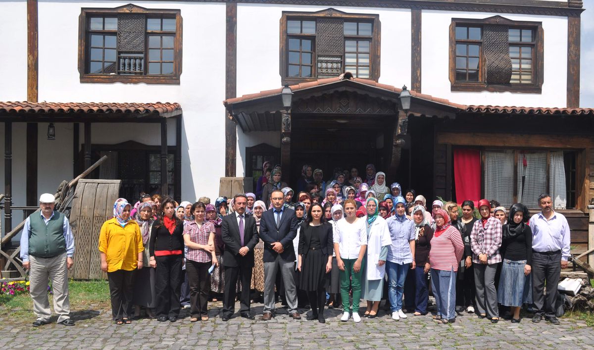 Elsanatları, 2012 Yılı Kurs Dönemini Tamamladı