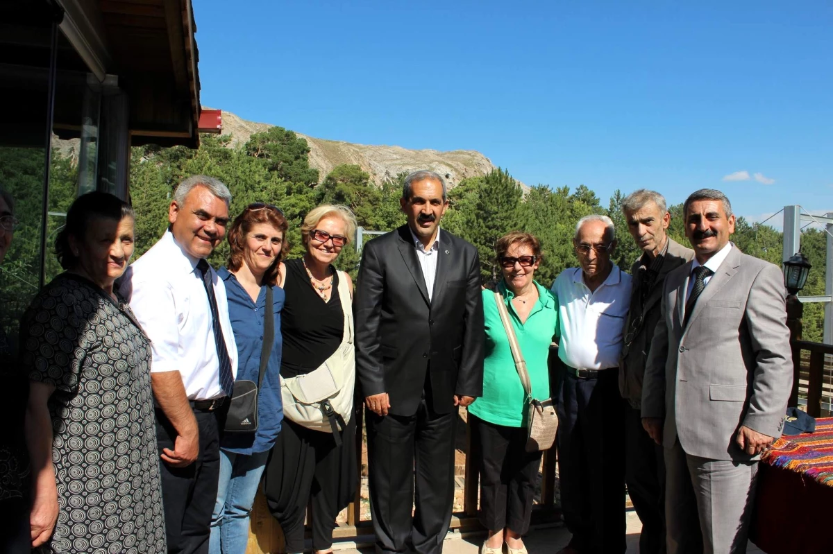 Ermenilerden Mezarlık Ziyareti