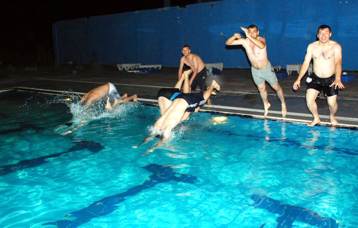 Gazeteciler Aqua Parkta Serinledi