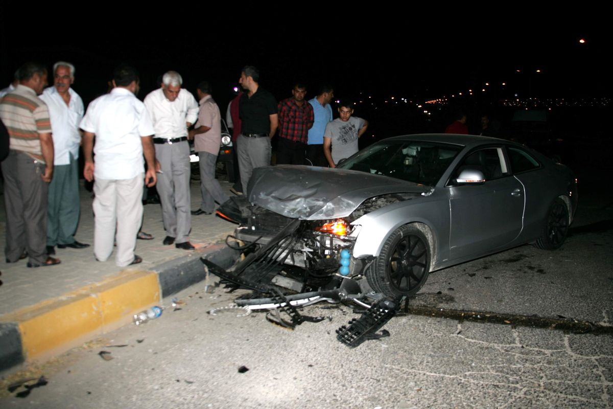 Gaziantep\'te 2 Otomobil Çarpıştı: 2 Yaralı