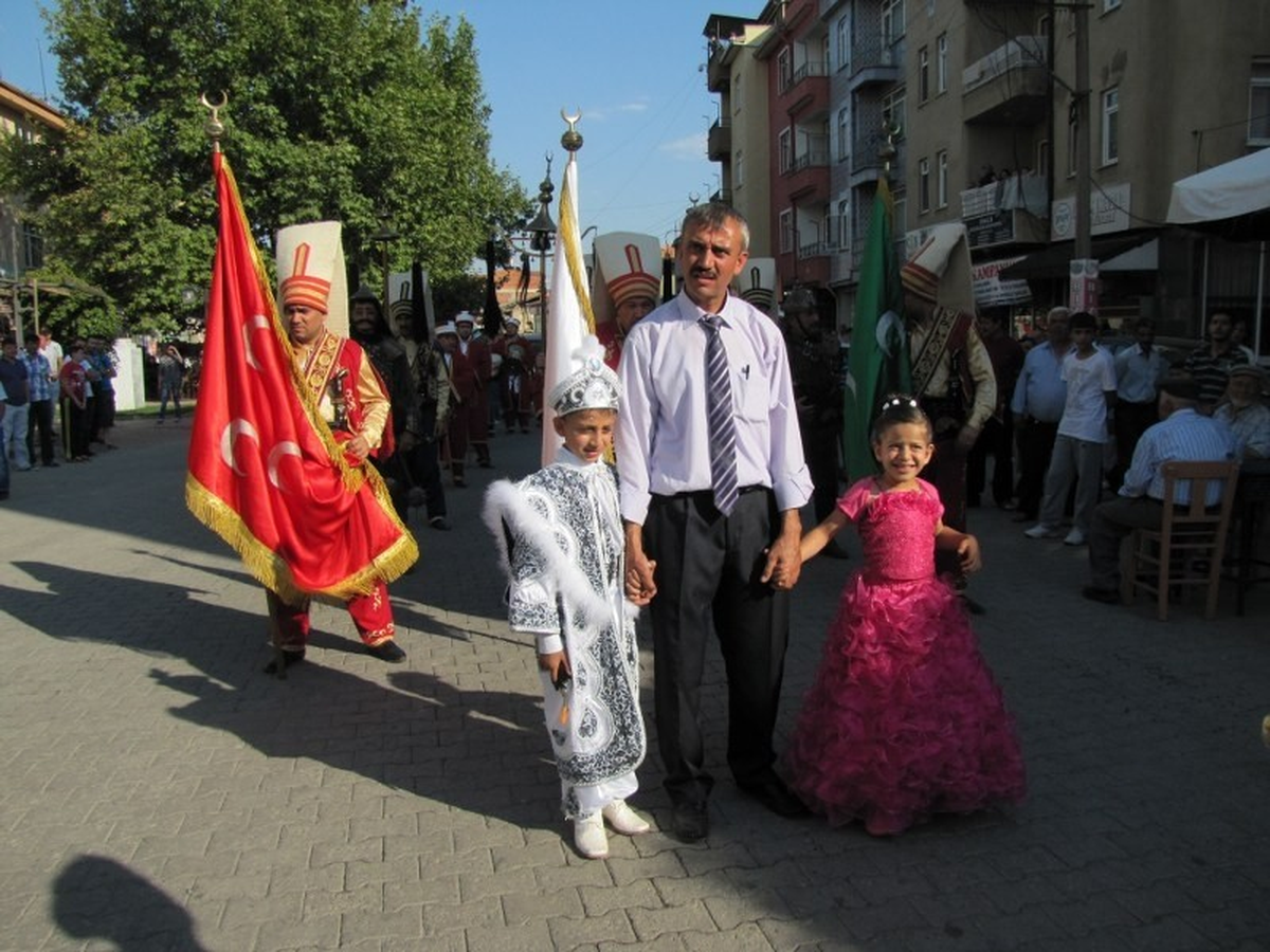 Hisarcık\'ta Mehter Takımı Eşliğinde Sünnet